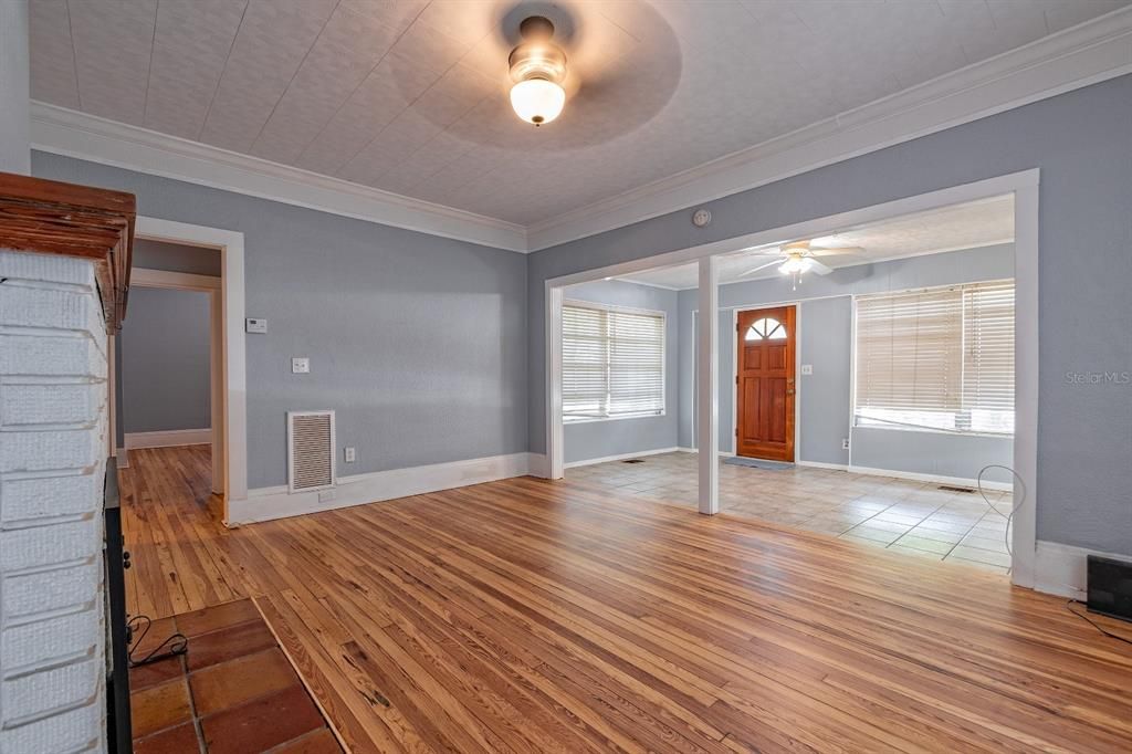 For Sale: $349,978 (2 beds, 1 baths, 1286 Square Feet)