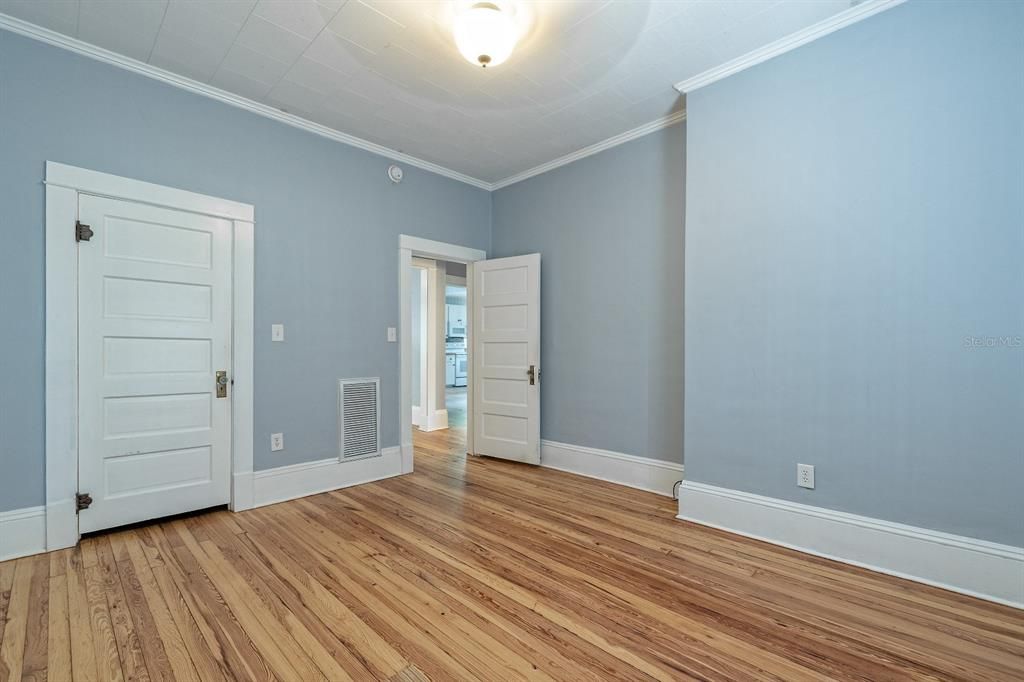 For Sale: $349,978 (2 beds, 1 baths, 1286 Square Feet)