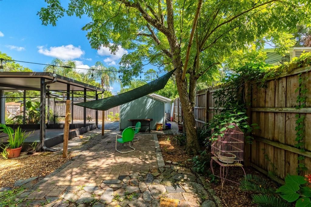 For Sale: $349,978 (2 beds, 1 baths, 1286 Square Feet)