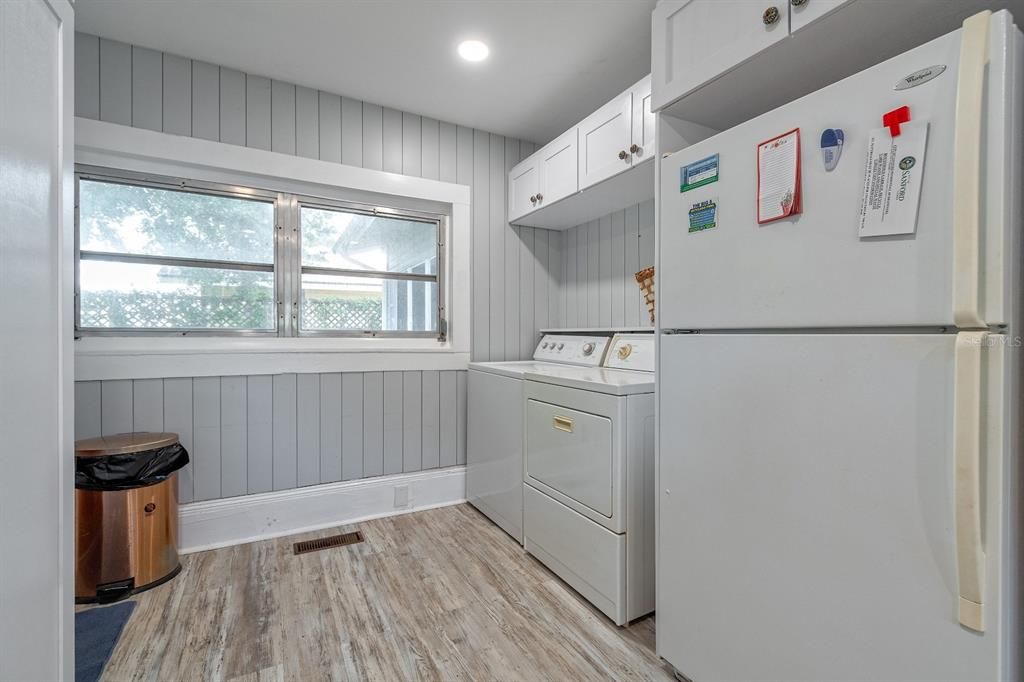 For Sale: $349,978 (2 beds, 1 baths, 1286 Square Feet)