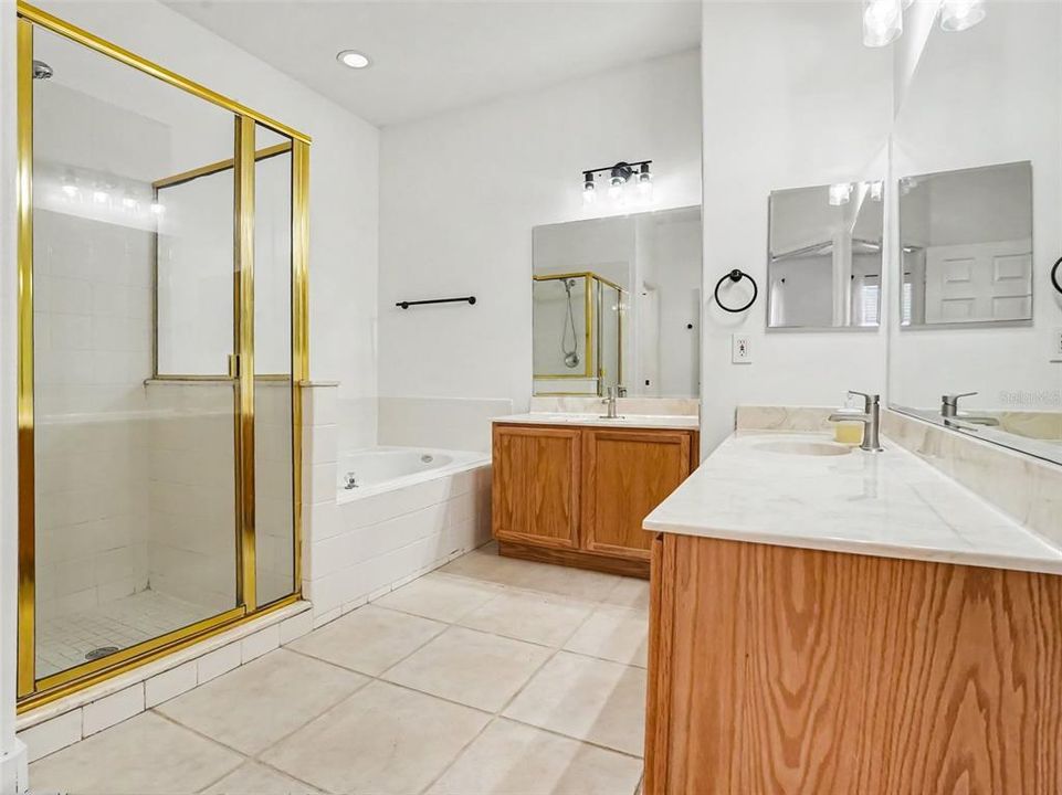 На продажу: $429,000 (4 спален, 2 ванн, 2032 Квадратных фут)