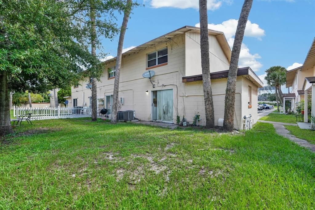 For Sale: $117,000 (2 beds, 1 baths, 480 Square Feet)