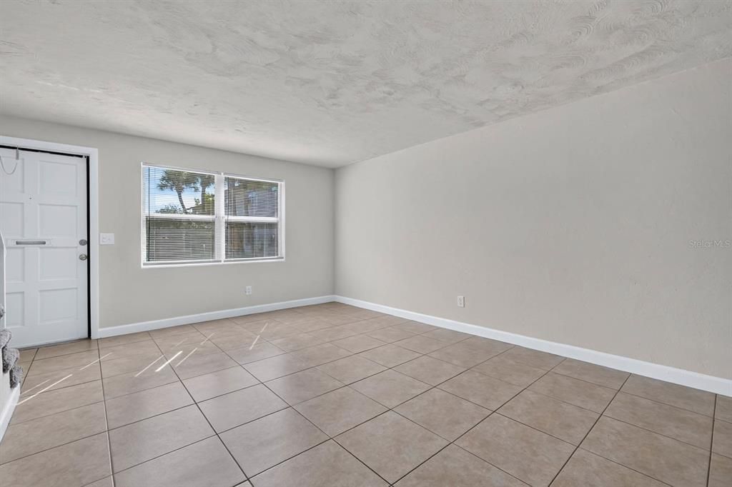 For Sale: $117,000 (2 beds, 1 baths, 480 Square Feet)