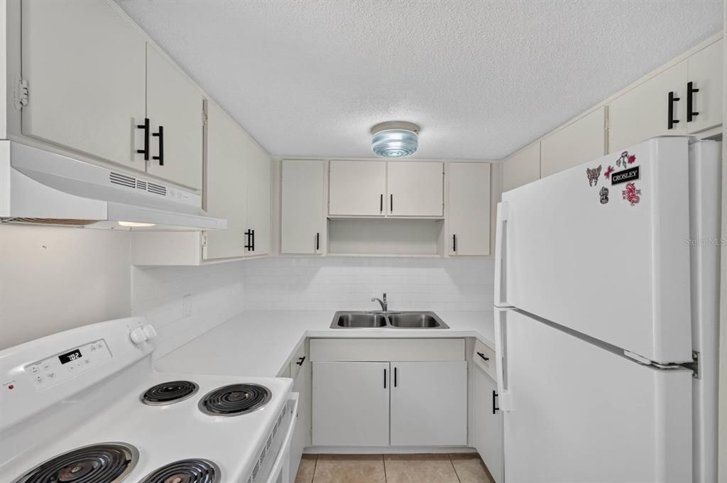 For Sale: $117,000 (2 beds, 1 baths, 480 Square Feet)