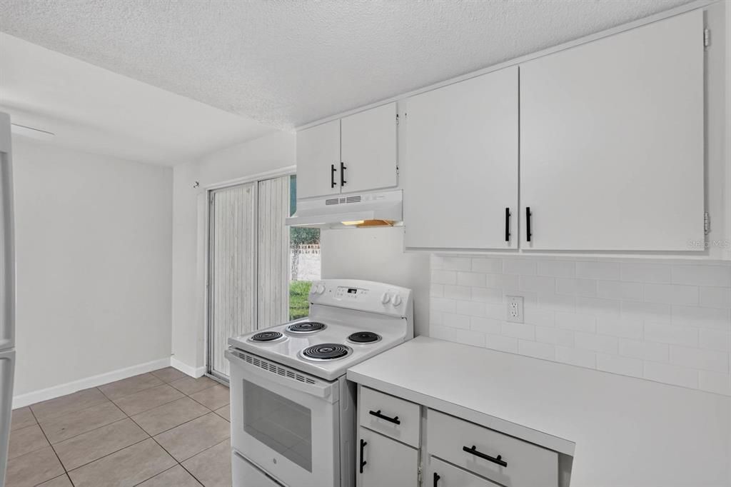 For Sale: $117,000 (2 beds, 1 baths, 480 Square Feet)