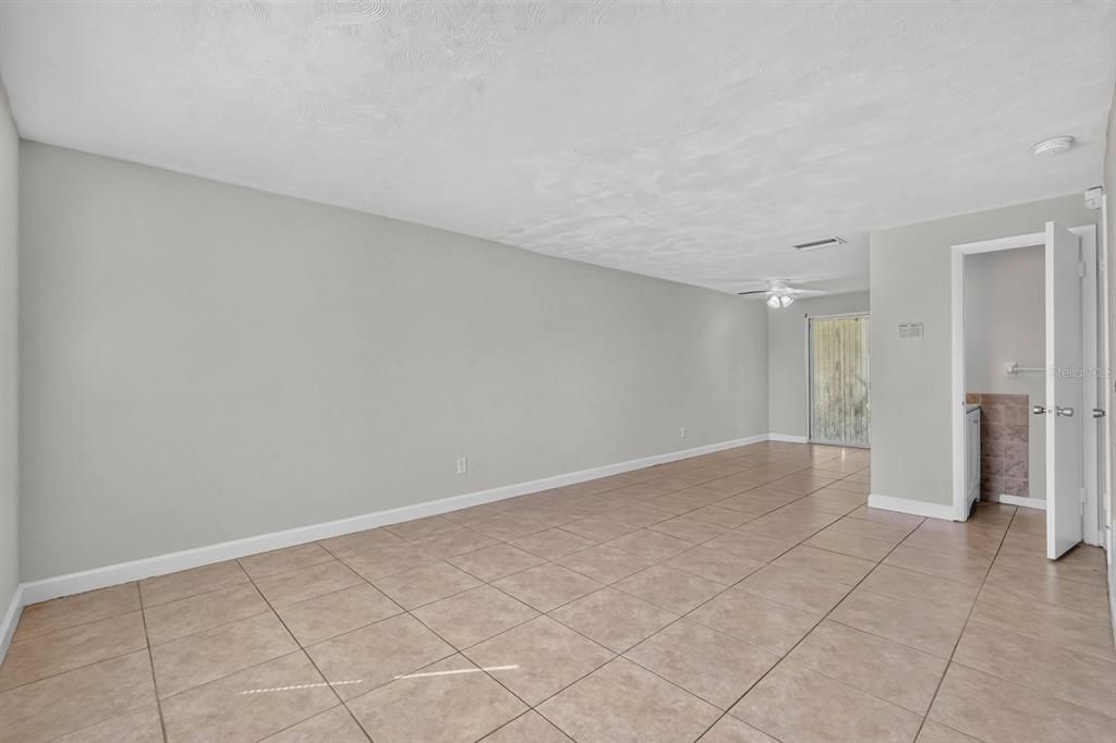 For Sale: $117,000 (2 beds, 1 baths, 480 Square Feet)