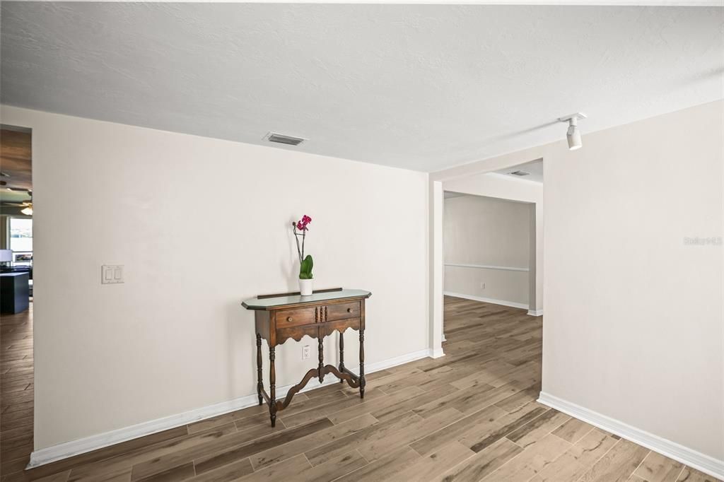En Venta: $649,000 (3 camas, 2 baños, 2321 Pies cuadrados)