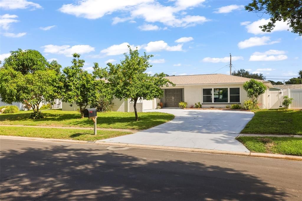 En Venta: $649,000 (3 camas, 2 baños, 2321 Pies cuadrados)