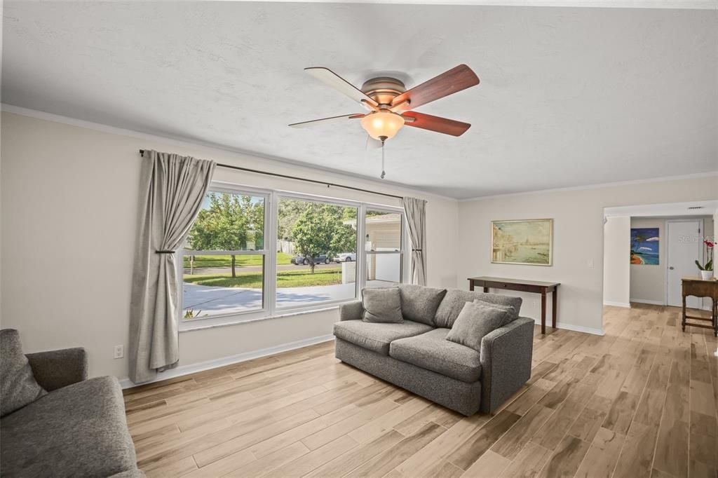 En Venta: $649,000 (3 camas, 2 baños, 2321 Pies cuadrados)