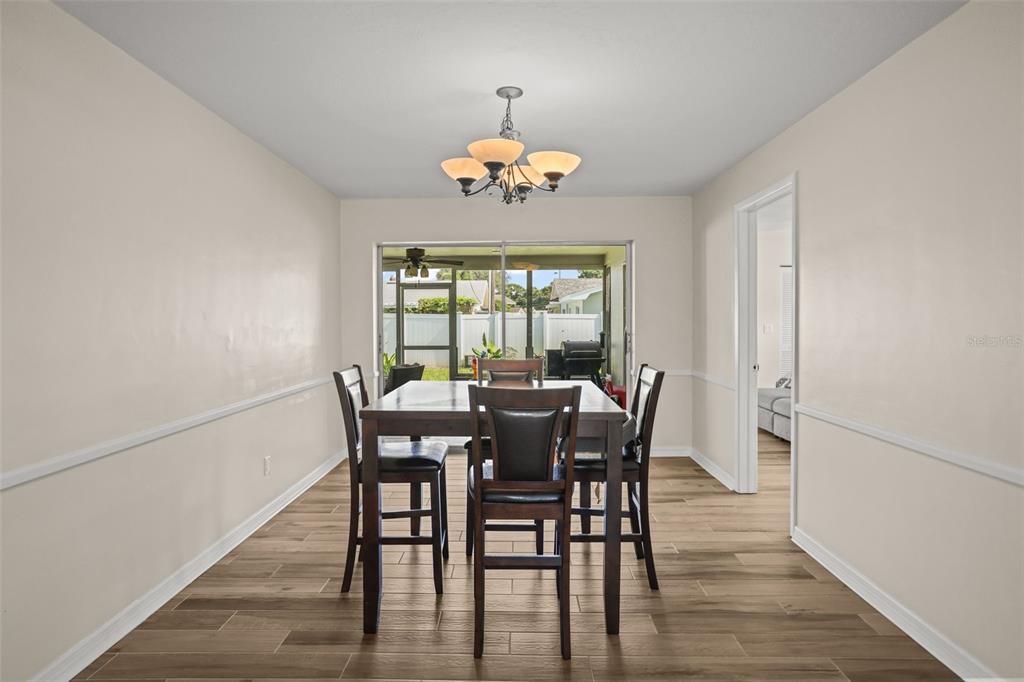 En Venta: $649,000 (3 camas, 2 baños, 2321 Pies cuadrados)