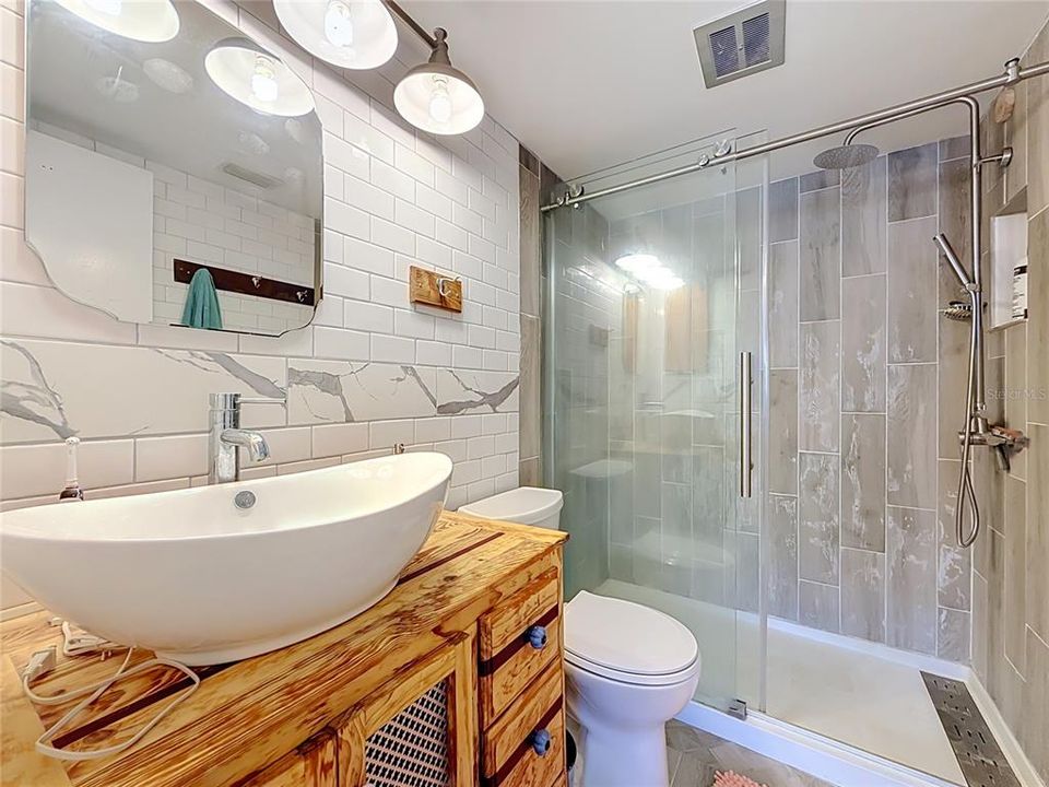 For Sale: $169,900 (2 beds, 1 baths, 1028 Square Feet)