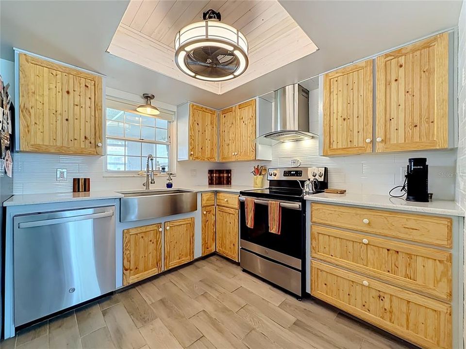 For Sale: $169,900 (2 beds, 1 baths, 1028 Square Feet)