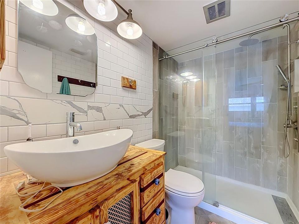 For Sale: $169,900 (2 beds, 1 baths, 1028 Square Feet)