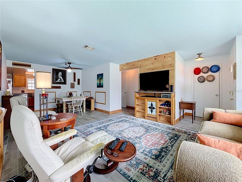 For Sale: $169,900 (2 beds, 1 baths, 1028 Square Feet)