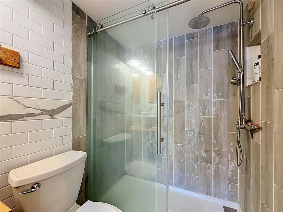 For Sale: $169,900 (2 beds, 1 baths, 1028 Square Feet)