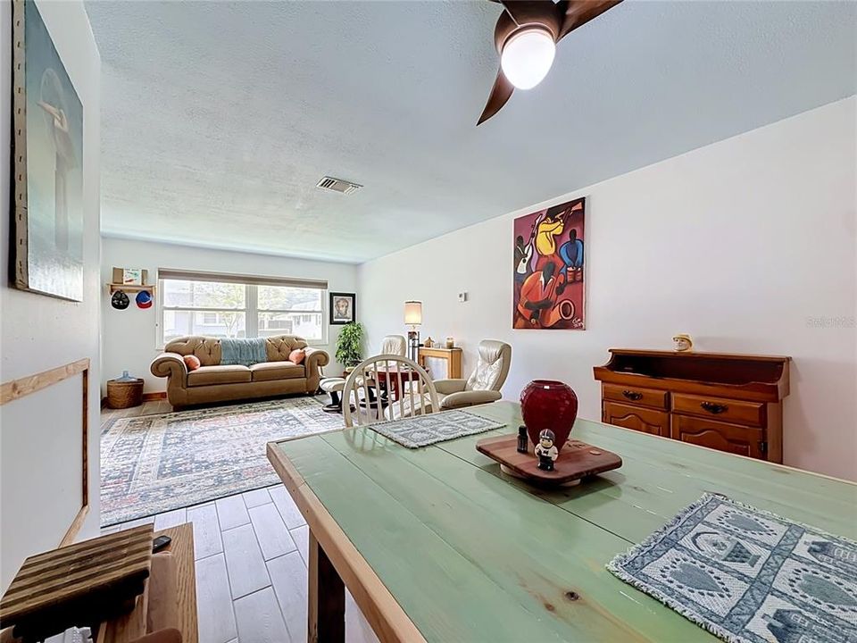 For Sale: $169,900 (2 beds, 1 baths, 1028 Square Feet)