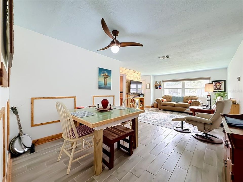 For Sale: $169,900 (2 beds, 1 baths, 1028 Square Feet)