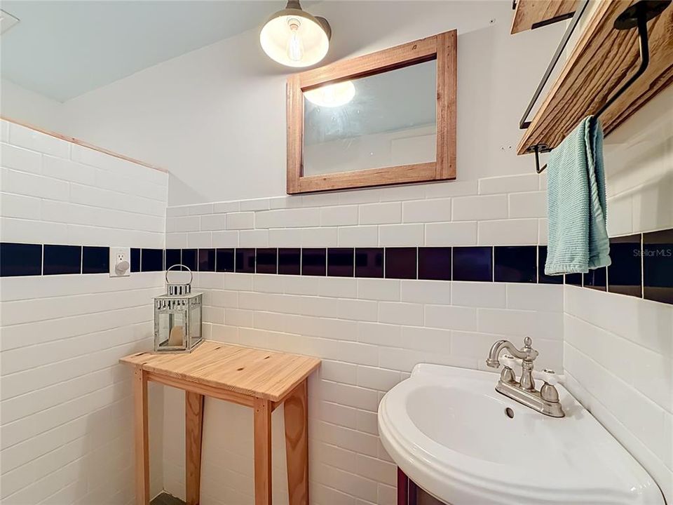 For Sale: $169,900 (2 beds, 1 baths, 1028 Square Feet)