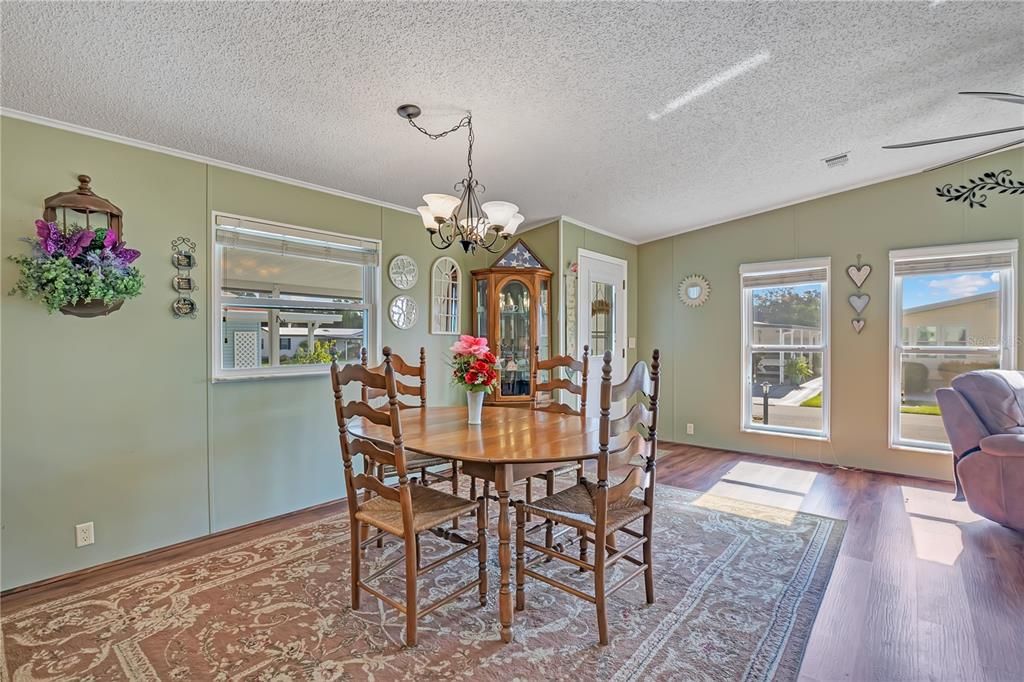 For Sale: $174,900 (2 beds, 2 baths, 1188 Square Feet)