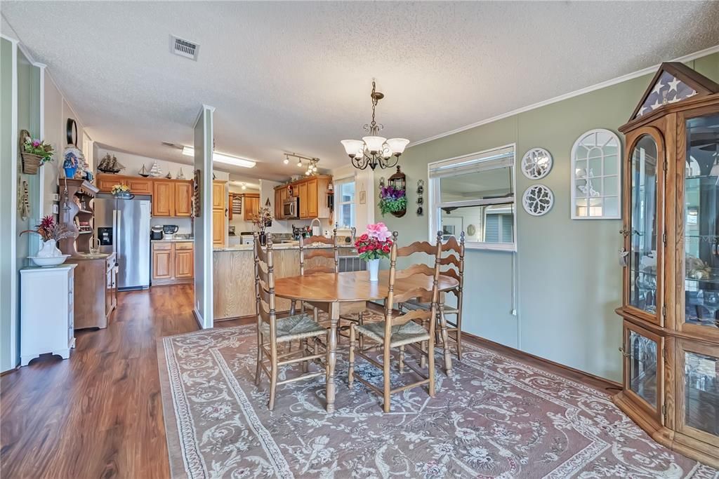 For Sale: $174,900 (2 beds, 2 baths, 1188 Square Feet)