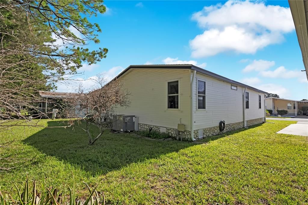 For Sale: $174,900 (2 beds, 2 baths, 1188 Square Feet)