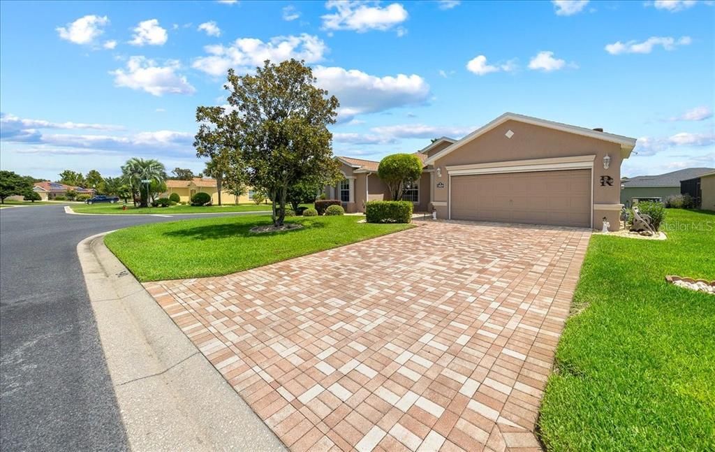 For Sale: $295,000 (3 beds, 2 baths, 2285 Square Feet)