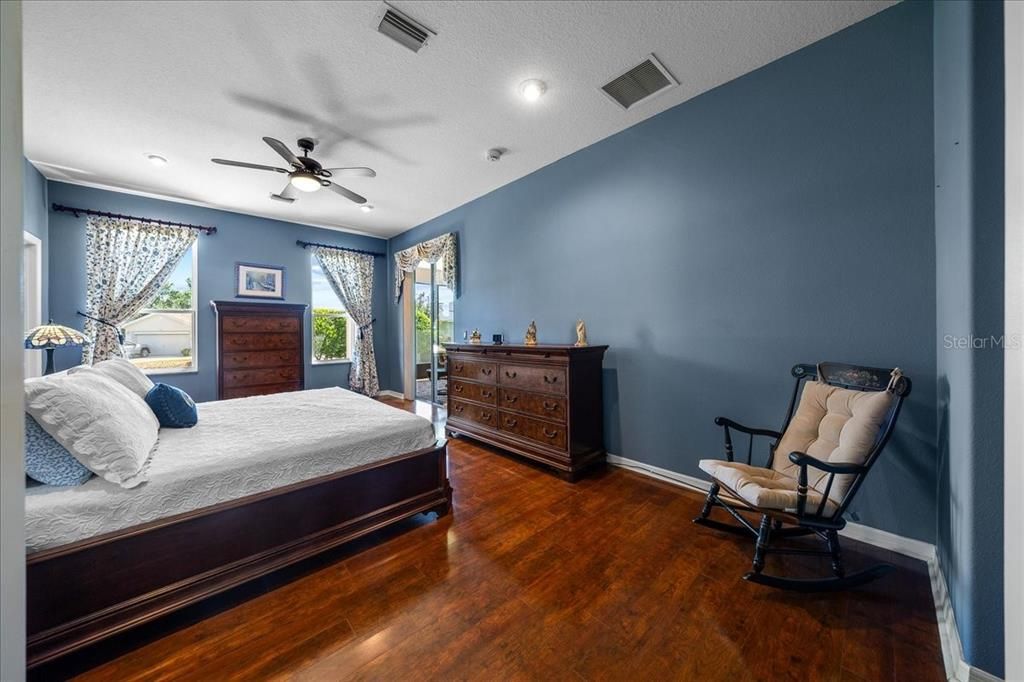 For Sale: $295,000 (3 beds, 2 baths, 2285 Square Feet)