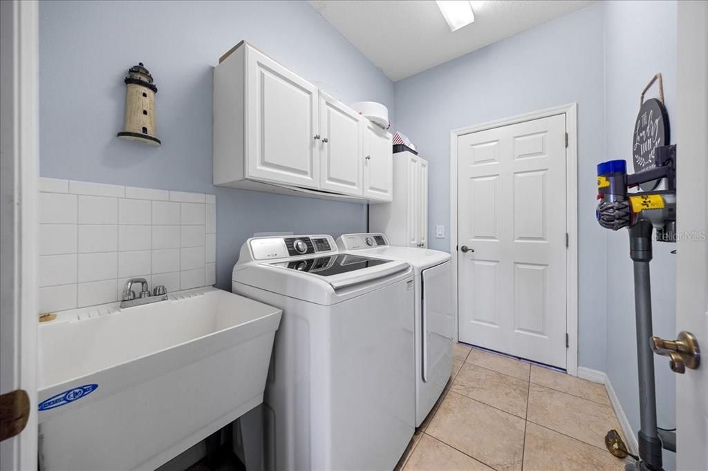 For Sale: $295,000 (3 beds, 2 baths, 2285 Square Feet)