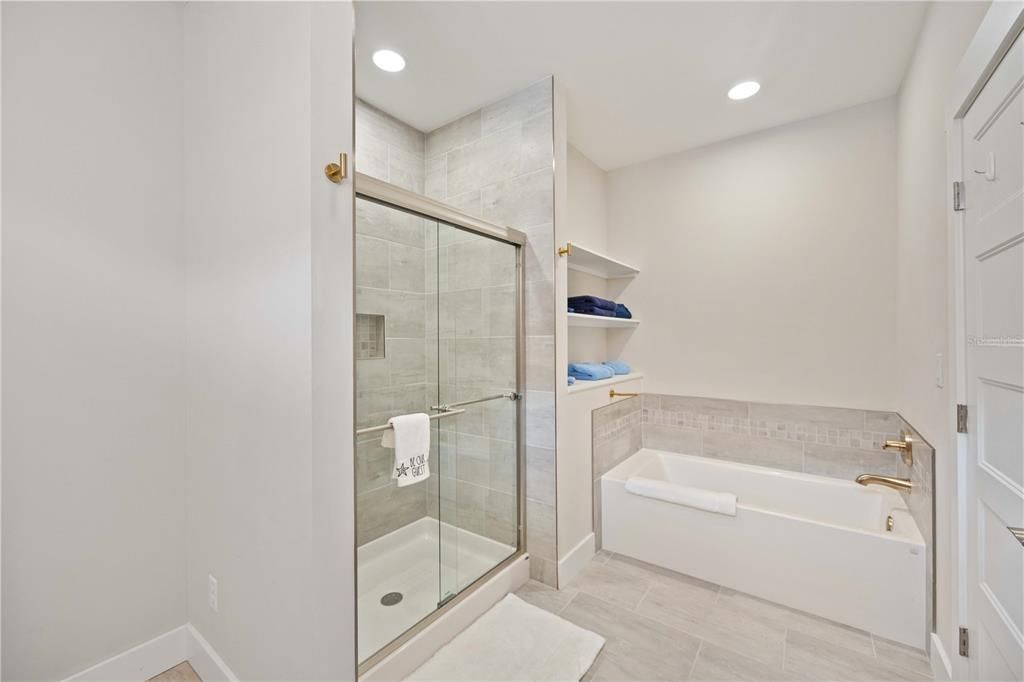 For Rent: $3,500 (3 beds, 2 baths, 1650 Square Feet)