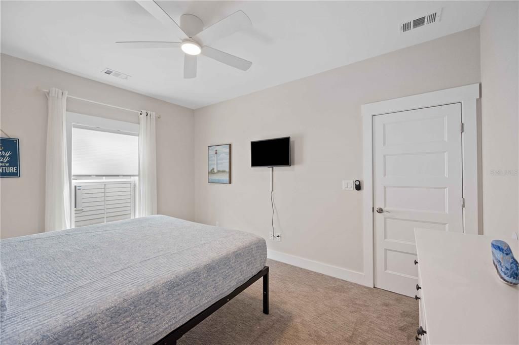 For Rent: $3,500 (3 beds, 2 baths, 1650 Square Feet)