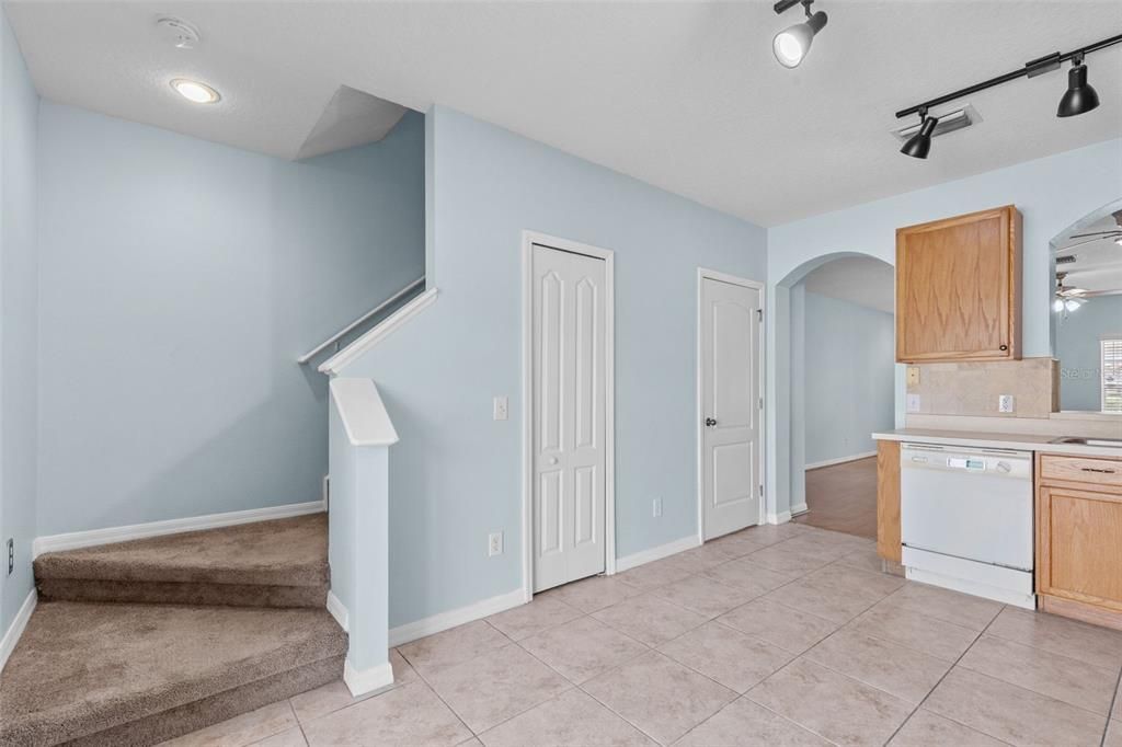 For Rent: $1,950 (2 beds, 2 baths, 1240 Square Feet)