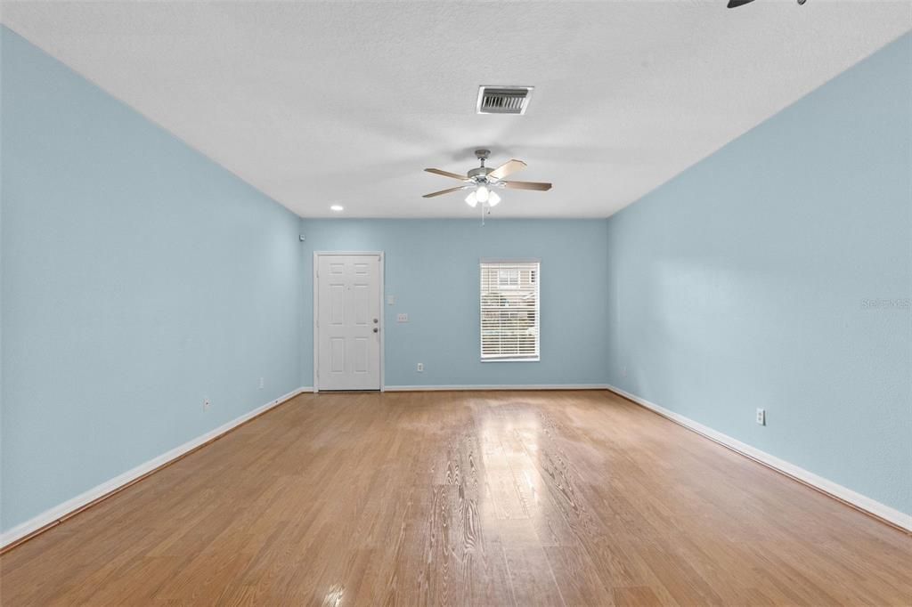 For Rent: $1,950 (2 beds, 2 baths, 1240 Square Feet)