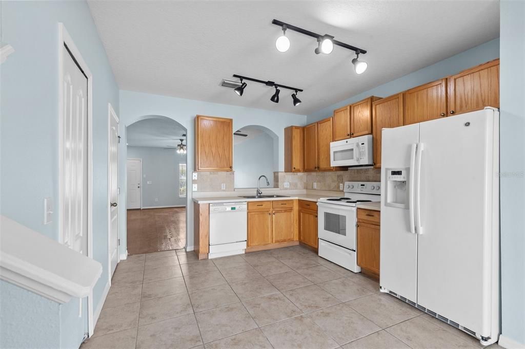 For Rent: $1,950 (2 beds, 2 baths, 1240 Square Feet)