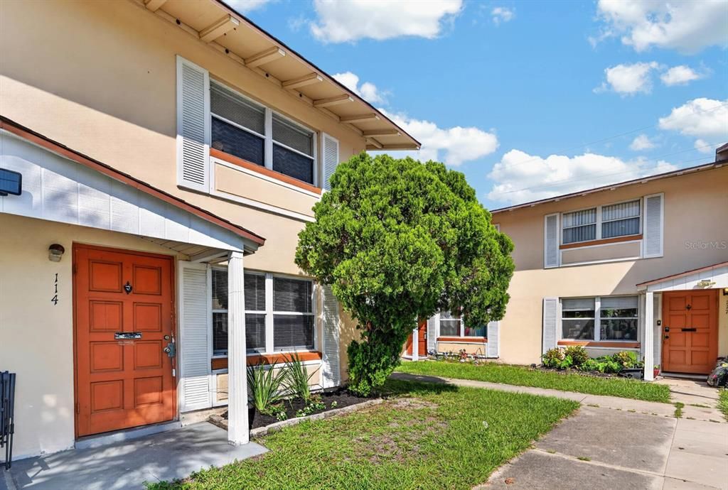 For Sale: $124,900 (2 beds, 1 baths, 960 Square Feet)