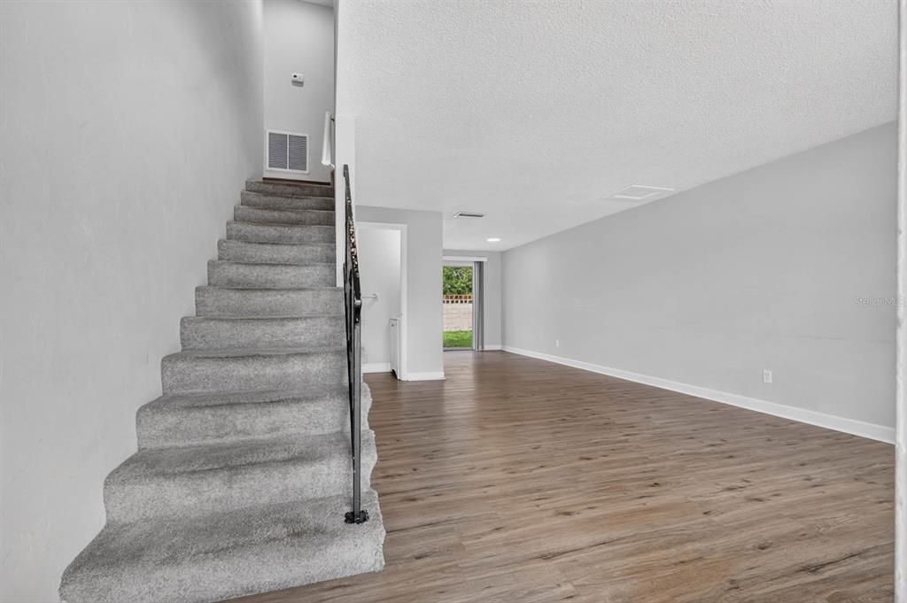 For Sale: $124,900 (2 beds, 1 baths, 960 Square Feet)