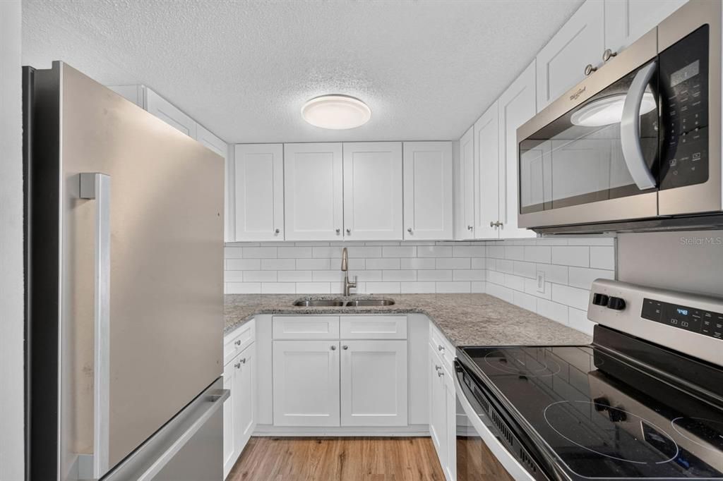 For Sale: $124,900 (2 beds, 1 baths, 960 Square Feet)