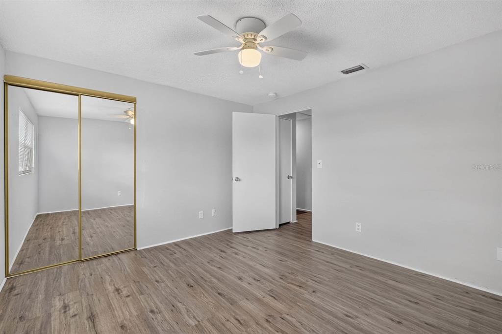For Sale: $124,900 (2 beds, 1 baths, 960 Square Feet)