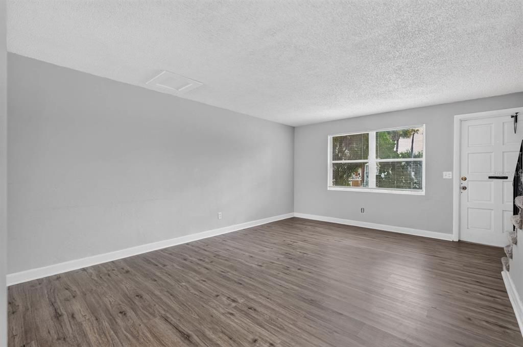 For Sale: $124,900 (2 beds, 1 baths, 960 Square Feet)