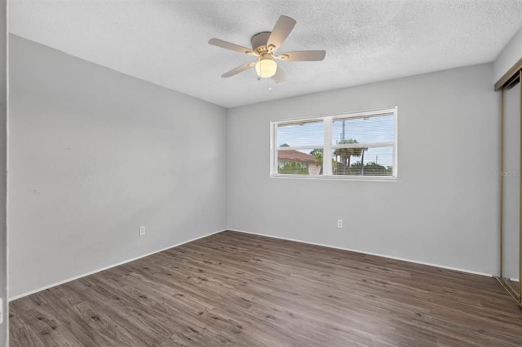 For Sale: $124,900 (2 beds, 1 baths, 960 Square Feet)