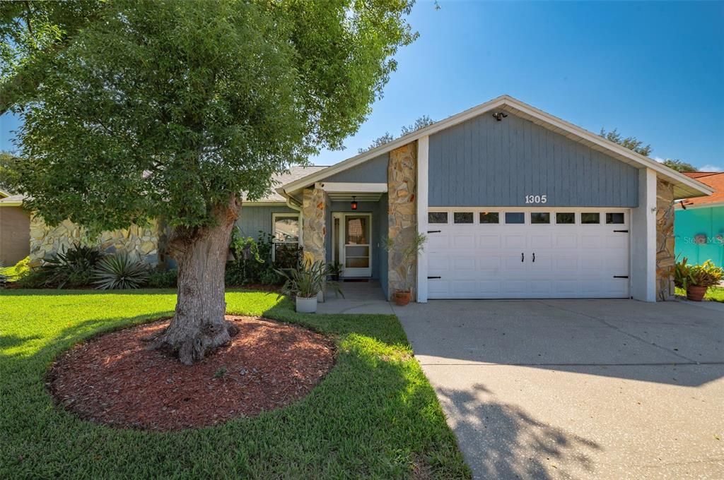For Sale: $420,000 (4 beds, 2 baths, 1702 Square Feet)