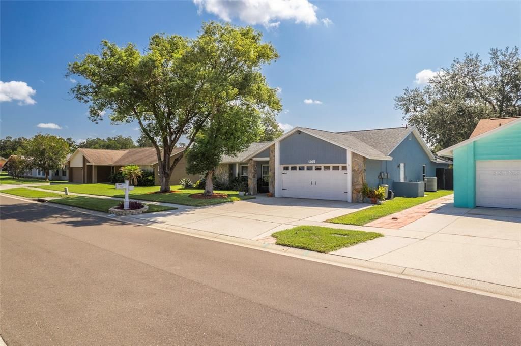 For Sale: $420,000 (4 beds, 2 baths, 1702 Square Feet)