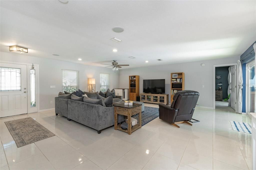 For Sale: $420,000 (4 beds, 2 baths, 1702 Square Feet)