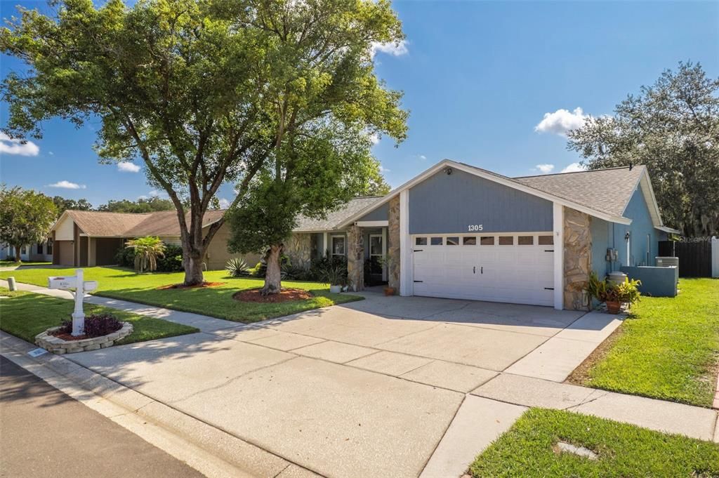 For Sale: $420,000 (4 beds, 2 baths, 1702 Square Feet)