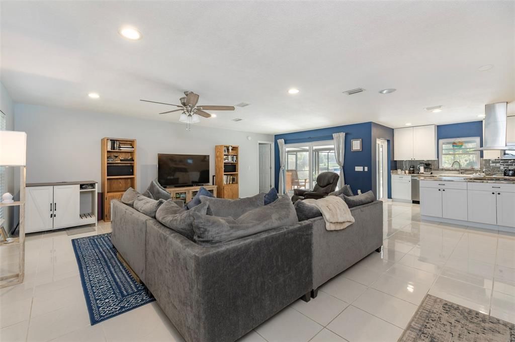 For Sale: $420,000 (4 beds, 2 baths, 1702 Square Feet)