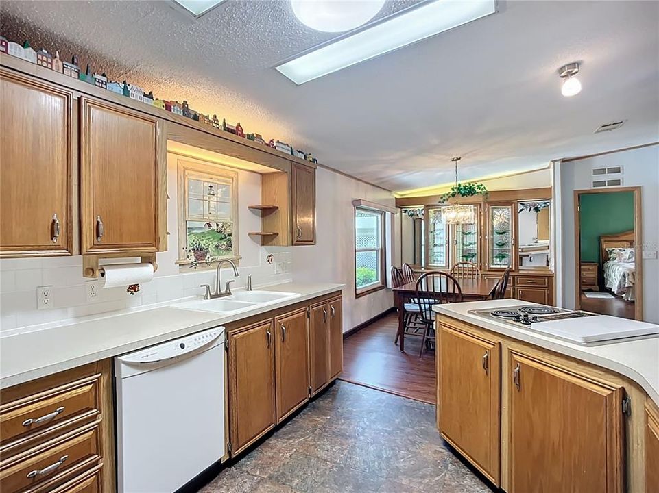 For Sale: $175,000 (2 beds, 2 baths, 1378 Square Feet)