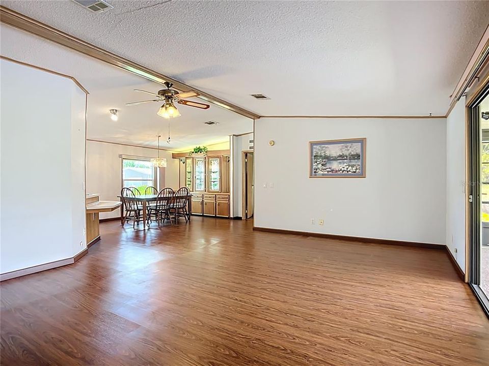 For Sale: $175,000 (2 beds, 2 baths, 1378 Square Feet)