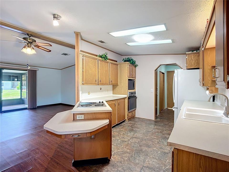 For Sale: $175,000 (2 beds, 2 baths, 1378 Square Feet)