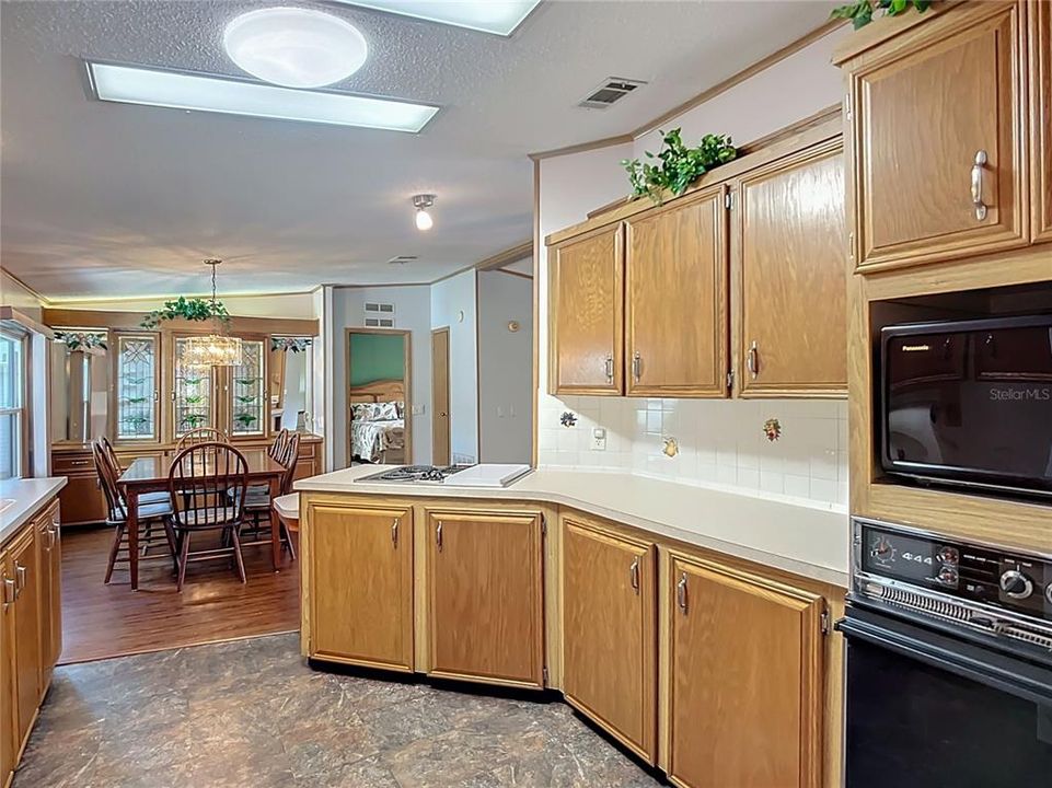 For Sale: $175,000 (2 beds, 2 baths, 1378 Square Feet)