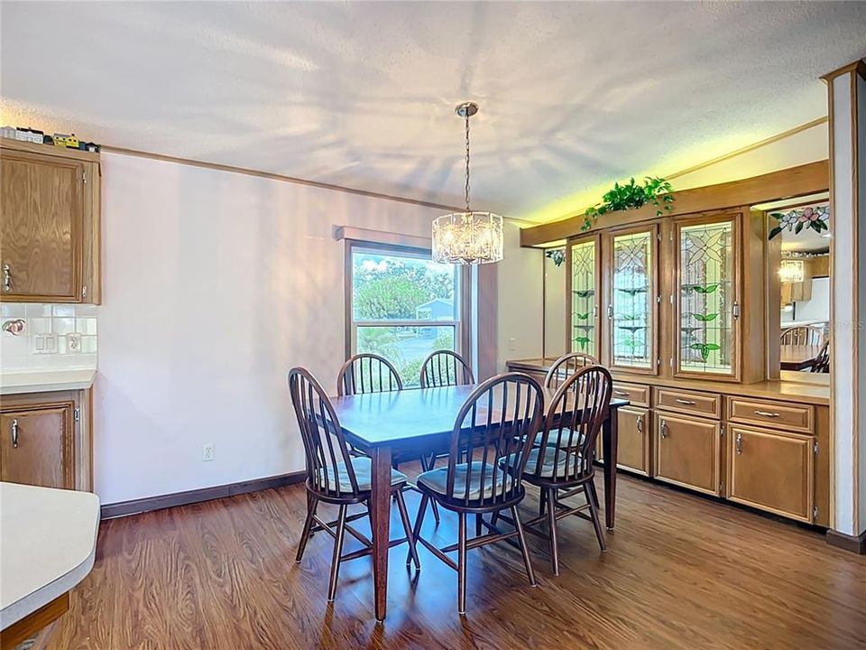 For Sale: $175,000 (2 beds, 2 baths, 1378 Square Feet)