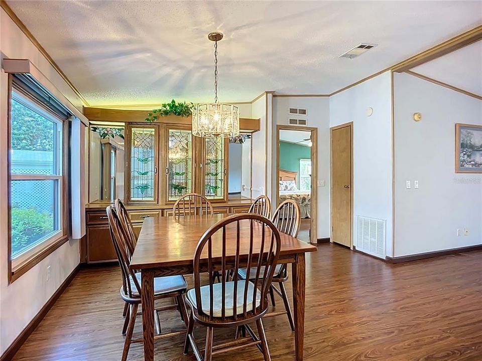 For Sale: $175,000 (2 beds, 2 baths, 1378 Square Feet)